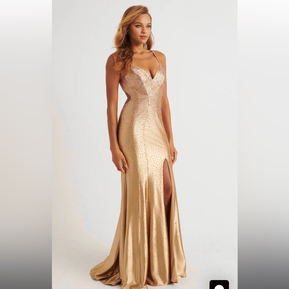 Smart V-neckline Floor-length Dress by Faviana
Style: 11217